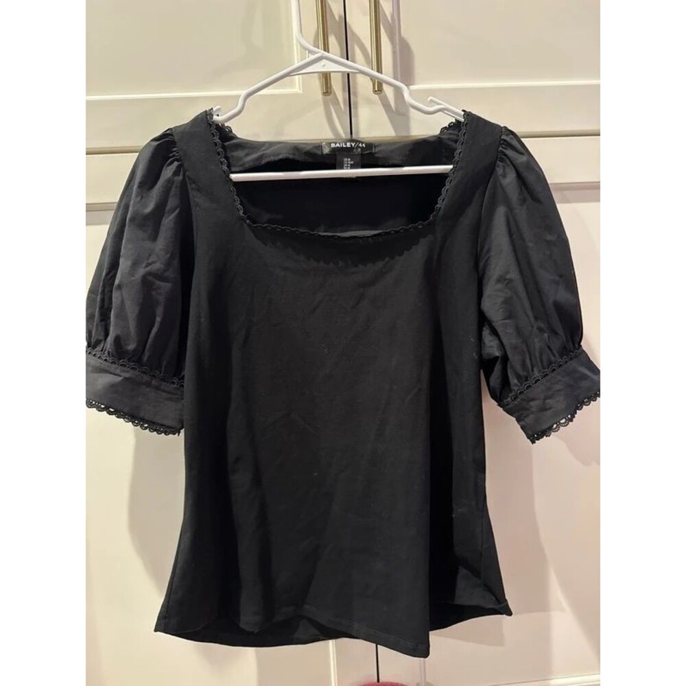 Black puff sleeve medium